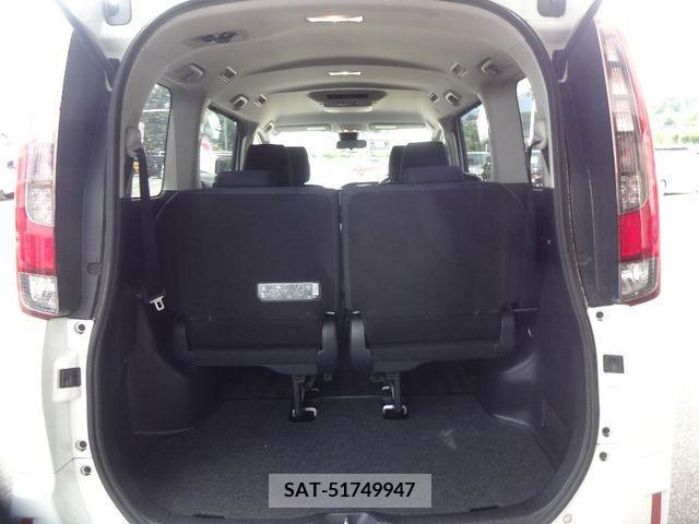 Toyota NOAH 2016-02 351227-5