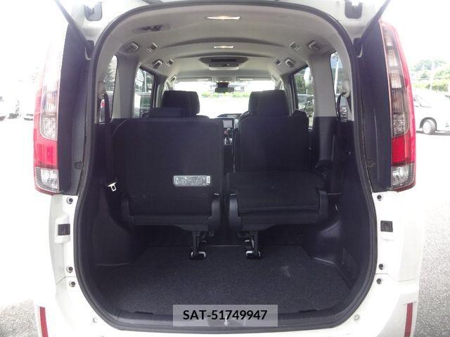 Toyota NOAH 2016-02 351227-4