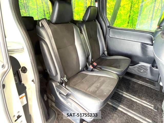Toyota NOAH 2017-12 279468-9