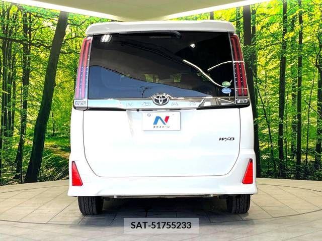 Toyota NOAH 2017-12 279468-16
