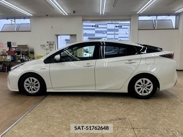 Toyota PRIUS 2017-12 380653-18