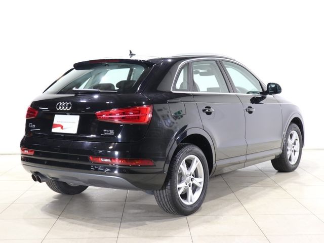 Audi Q3 2018-11 26820-7