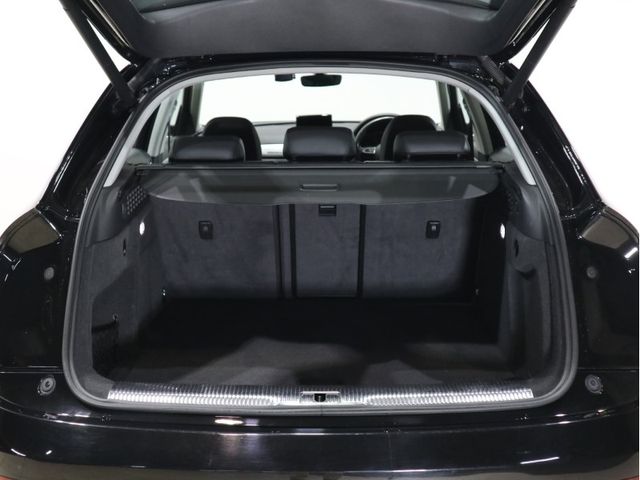 Audi Q3 2018-11 26820-24