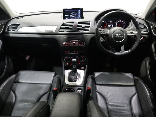 Audi Q3 2018-11 26820-9