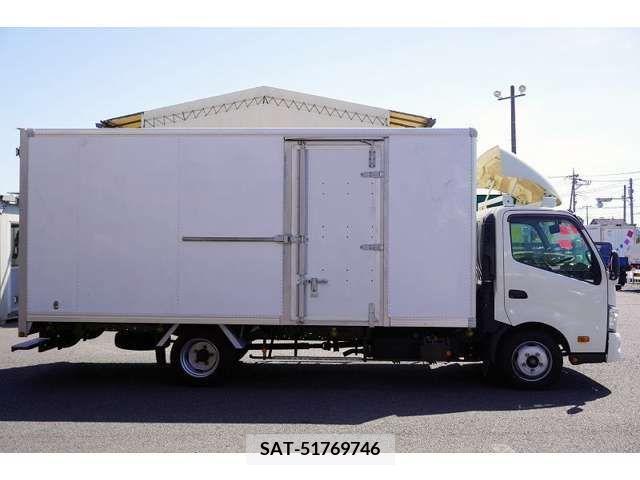 Hino DUTRO 2017-03 372582-4