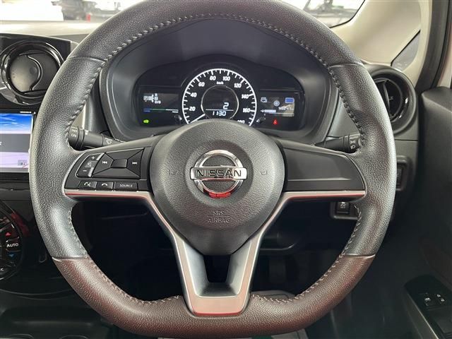 Nissan NOTE 2017-02 1526-23