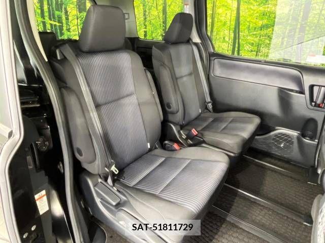 Toyota VOXY 2015-04 331473-9