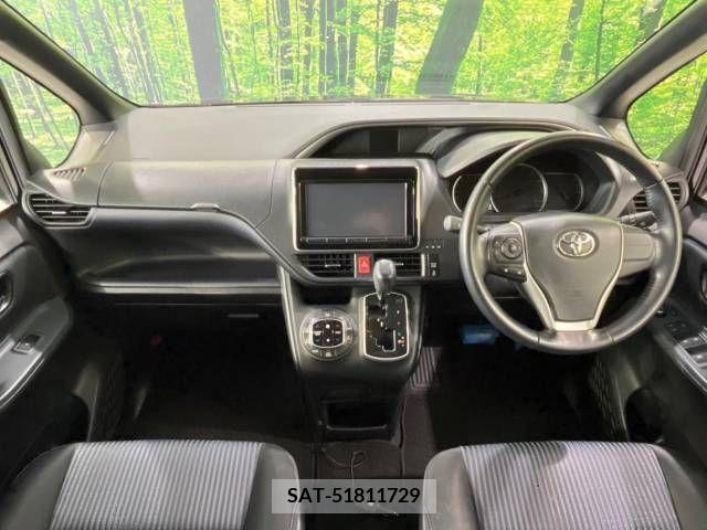 Toyota VOXY 2015-04 331473-1