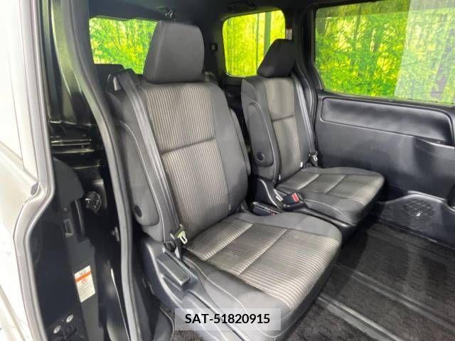 Toyota VOXY 2018-06 370340-9