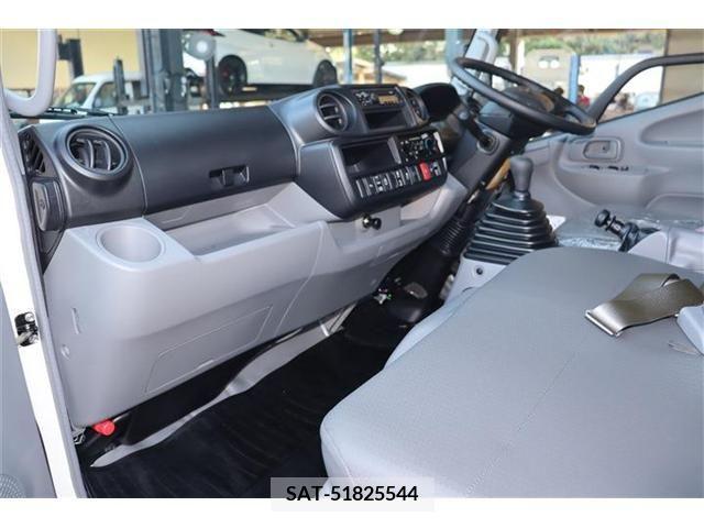 Hino DUTRO 2023-04 255432-8