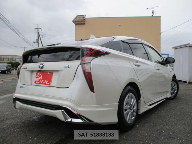Toyota PRIUS 2018-03 282086-2