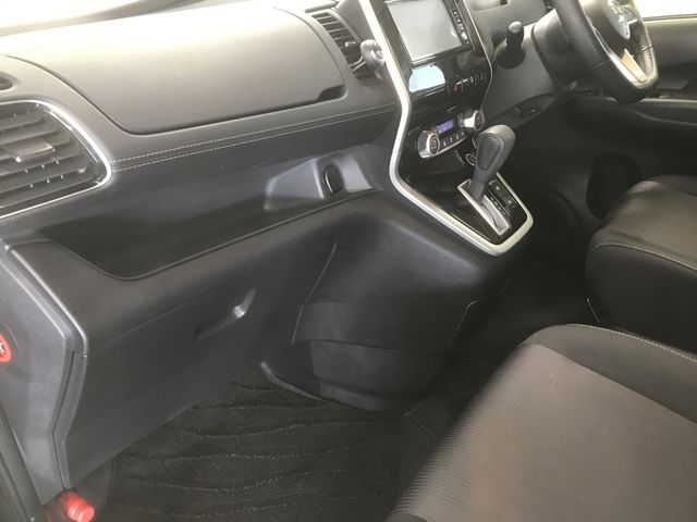 Nissan SERENA 2017-07 193742-21