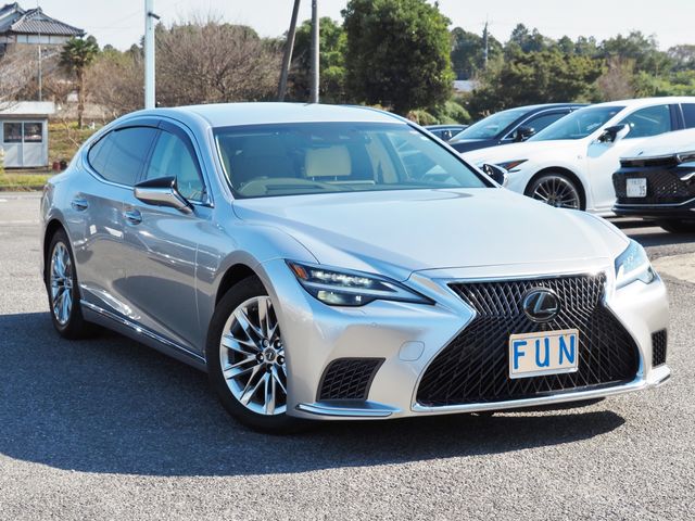 Lexus LS 2021-03 19587-2