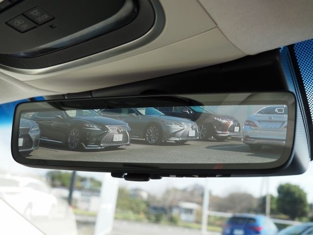 Lexus LS 2021-03 19587-20