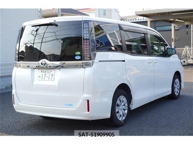 Toyota VOXY 2016-03 370458-3