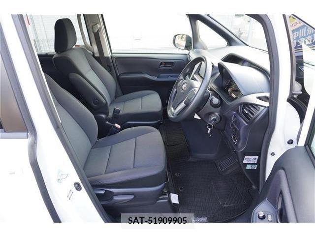 Toyota VOXY 2016-03 370458-10