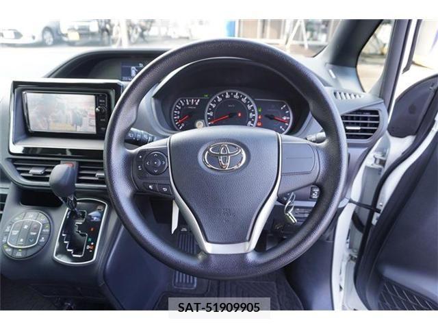Toyota VOXY 2016-03 370458-7