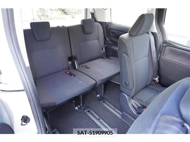 Toyota VOXY 2016-03 370458-13