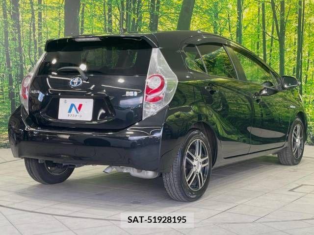 Toyota AQUA 2012-05 327882-17