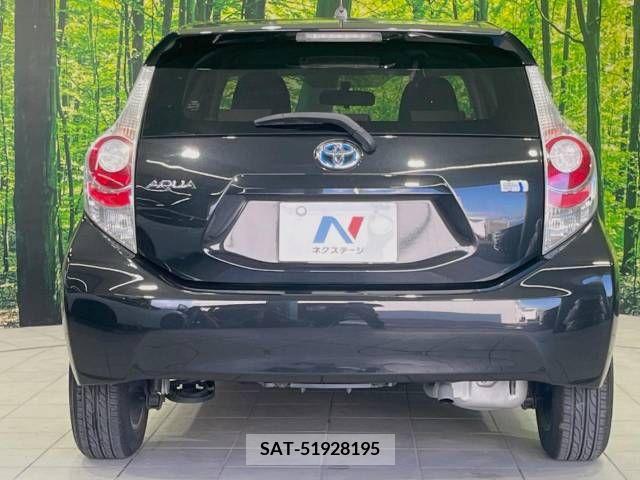 Toyota AQUA 2012-05 327882-15