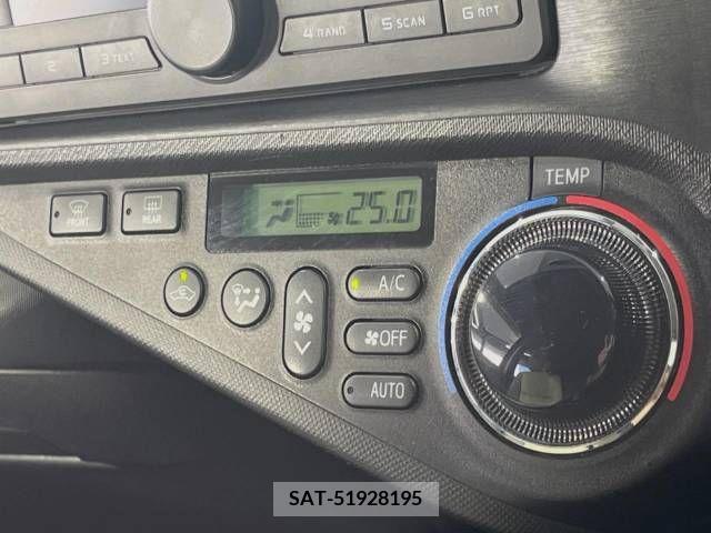 Toyota AQUA 2012-05 327882-3