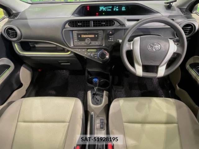 Toyota AQUA 2012-05 327882-1