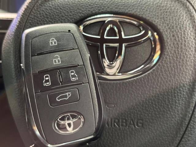 Toyota VOXY HYBRID 2022-12 14223-9