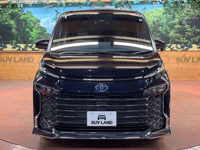 Toyota VOXY HYBRID 2022-12 14223-17