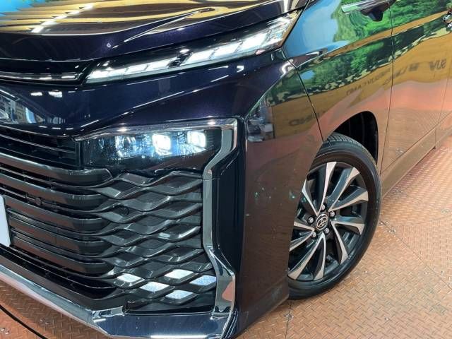 Toyota VOXY HYBRID 2022-12 14223-15