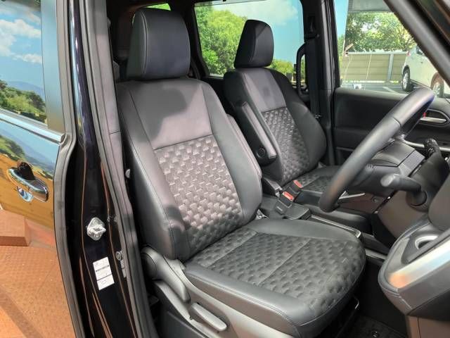 Toyota VOXY HYBRID 2022-12 14223-11