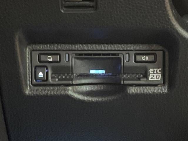 Toyota VOXY HYBRID 2022-12 14223-10