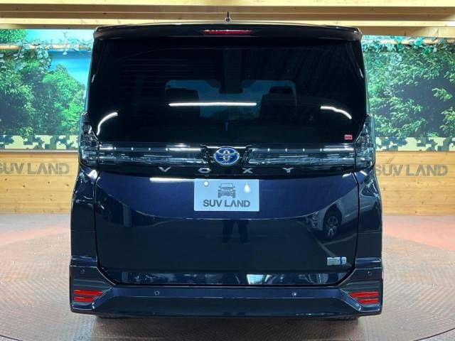 Toyota VOXY HYBRID 2022-12 14223-18