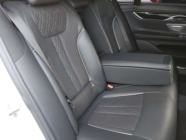 Bmw 7 SERIES 2018-01 182059-10