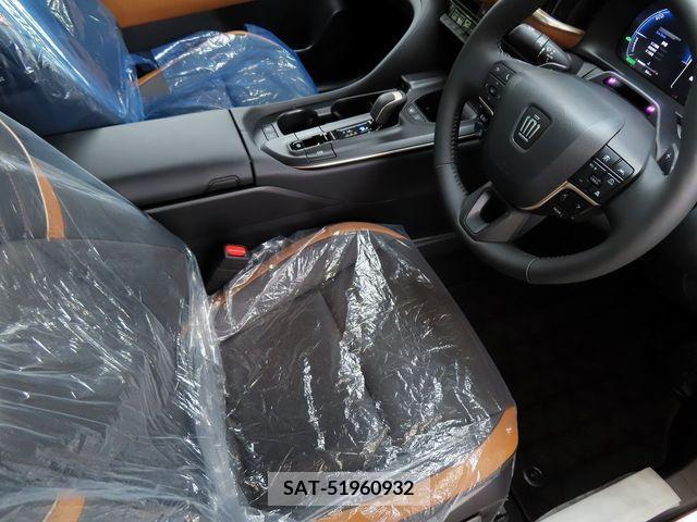 Toyota CROWN 2023-07 267603-18