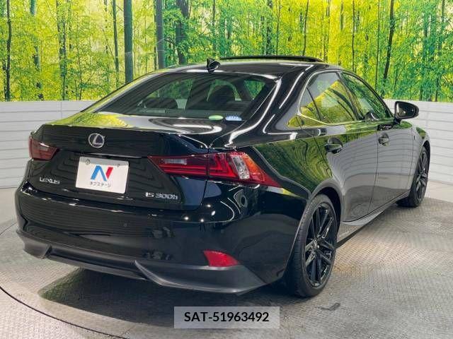 Lexus IS 2015-05 354063-17