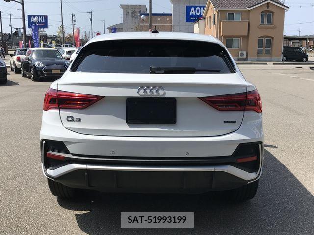 Audi Q3 2021-05 232005-6