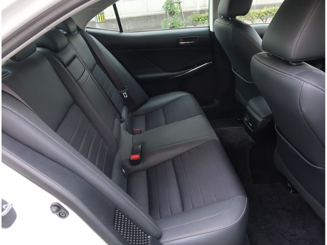 Lexus IS 2014-03 181485-21