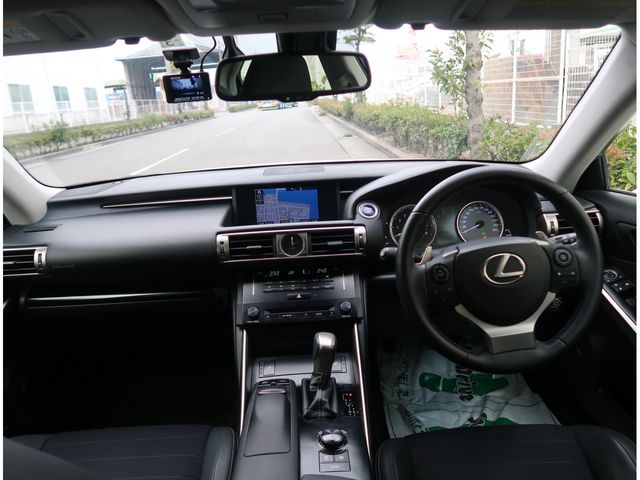 Lexus IS 2014-03 181485-1