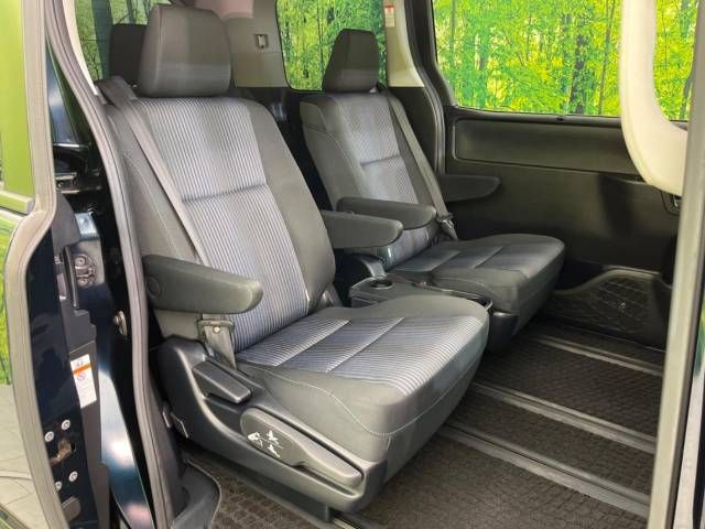 Toyota VOXY 2015-09 26924-9
