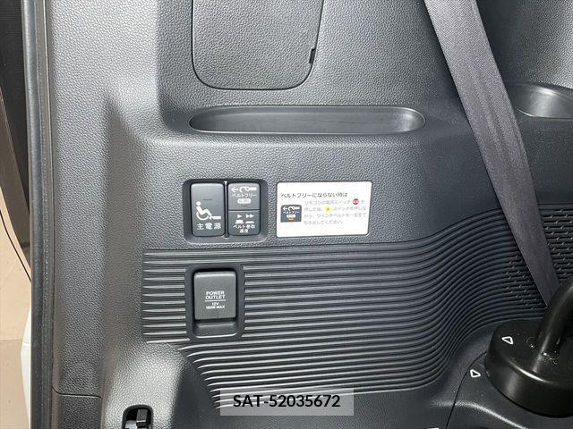 Honda N BOX CUSTOM 2018-04 307449-11