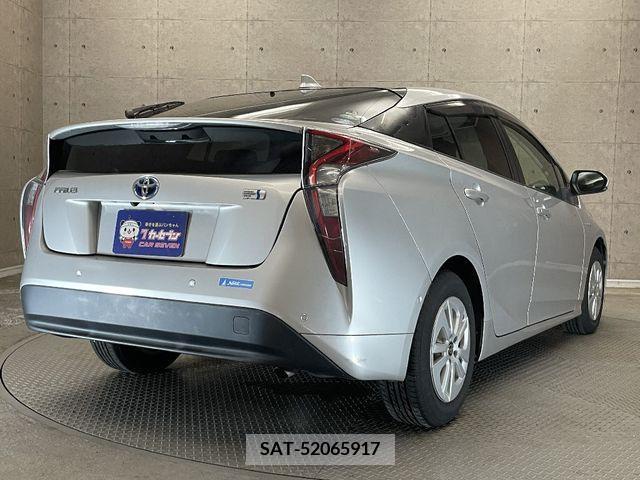 Toyota PRIUS 2017-11 347405-3