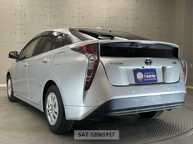 Toyota PRIUS 2017-11 347405-2