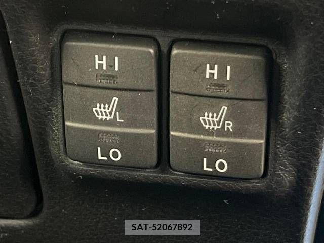 Toyota NOAH 2021-12 350309-7