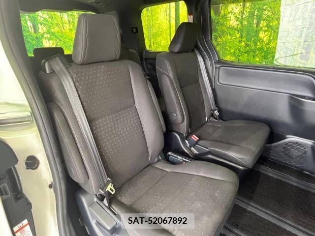 Toyota NOAH 2021-12 350309-9