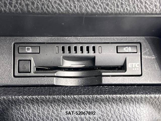 Toyota NOAH 2021-12 350309-6