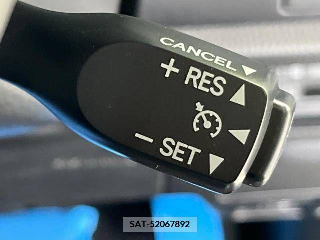 Toyota NOAH 2021-12 350309-4