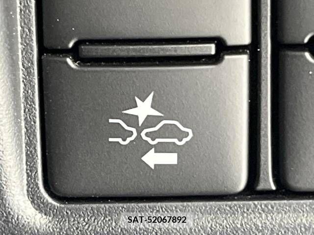 Toyota NOAH 2021-12 350309-2