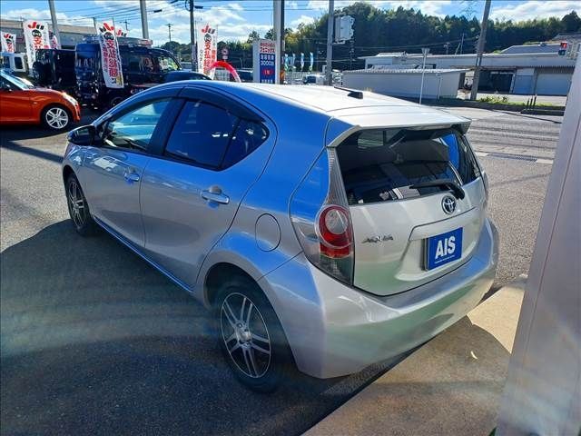 Toyota AQUA 2012-12 194035-2