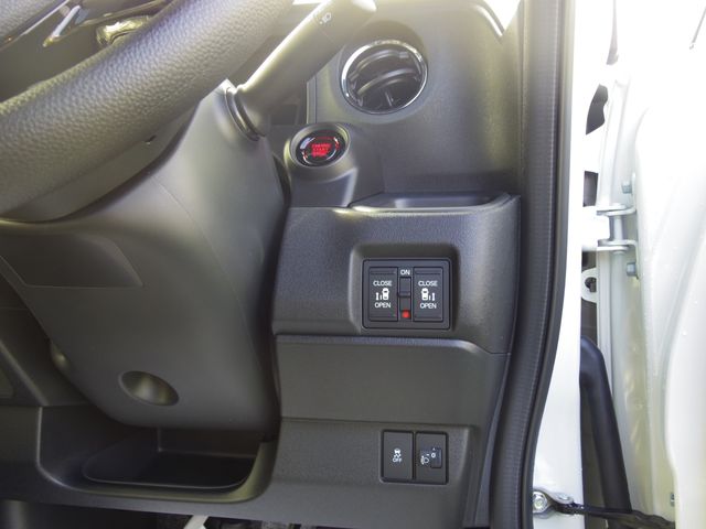 Honda N BOX CUSTOM 2023-11 196028-10