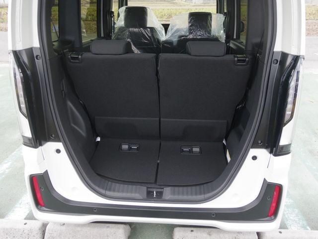 Honda N BOX CUSTOM 2023-11 196028-18